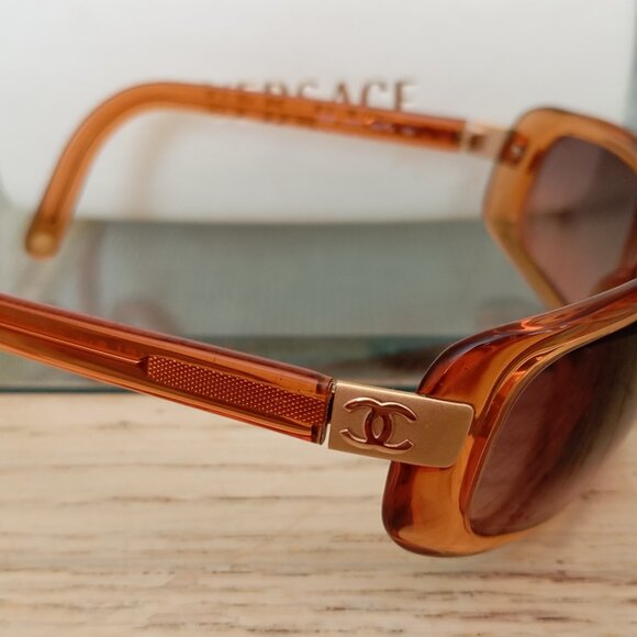 Vintage Chanel Brown sunglasses like new with Versace case - Picture 1 of 3